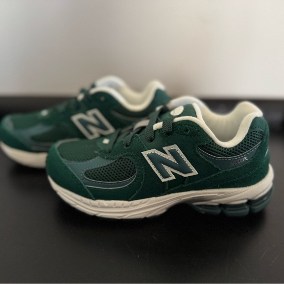 Youth 13 New Balance 2002R Nightwatch Green running sneaker - Picture 5 of 6